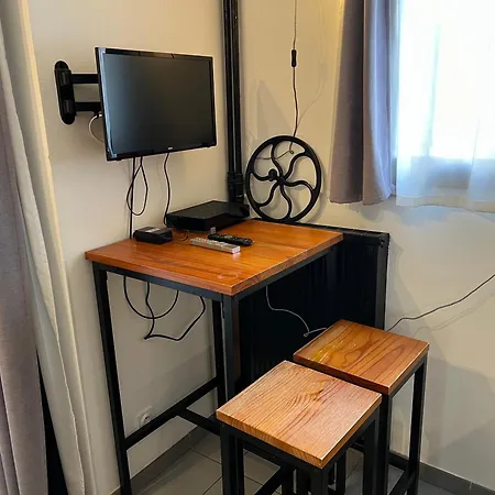 Industriel Cosy A 1 Min Du Vieux-port Calme & Equipe Apartment